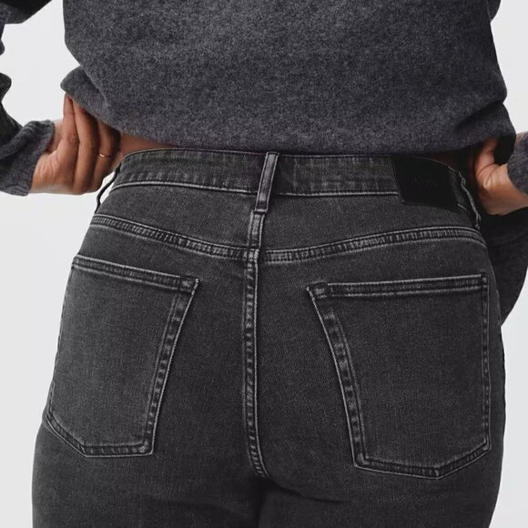 NWT Everlane The Curvy Cheeky Straight Jean in Washed Black - Size 30 - Picture 10 of 11
